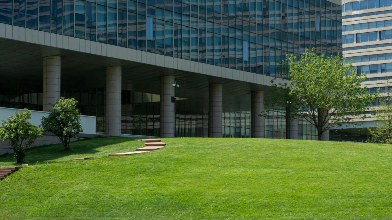 Commercial lawn care services edmonton